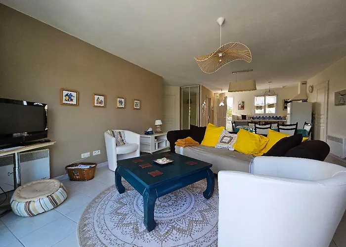 Semesterbostad Maison Vendeenne Au Calme, 5 Personnes, Entre Mer Et Campagne - Fr-1-476-216