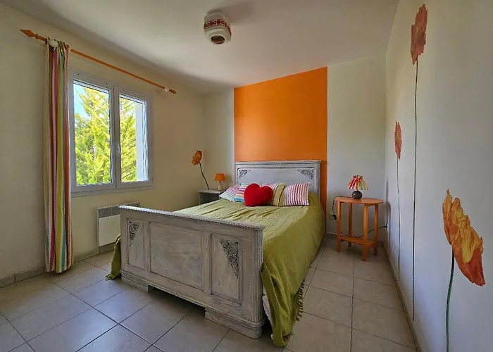 Semesterbostad Maison Vendeenne Au Calme, 5 Personnes, Entre Mer Et Campagne - Fr-1-476-216 *